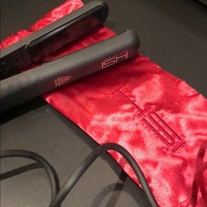 HSI dual voltage flat iron for hair